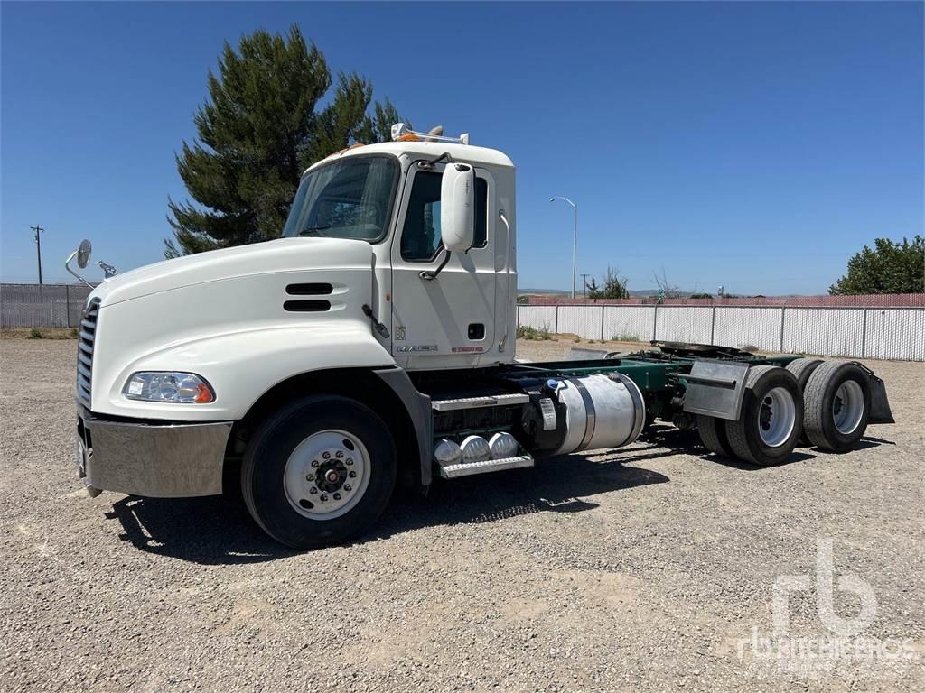 Mack CXU613 Vetopöytäautot