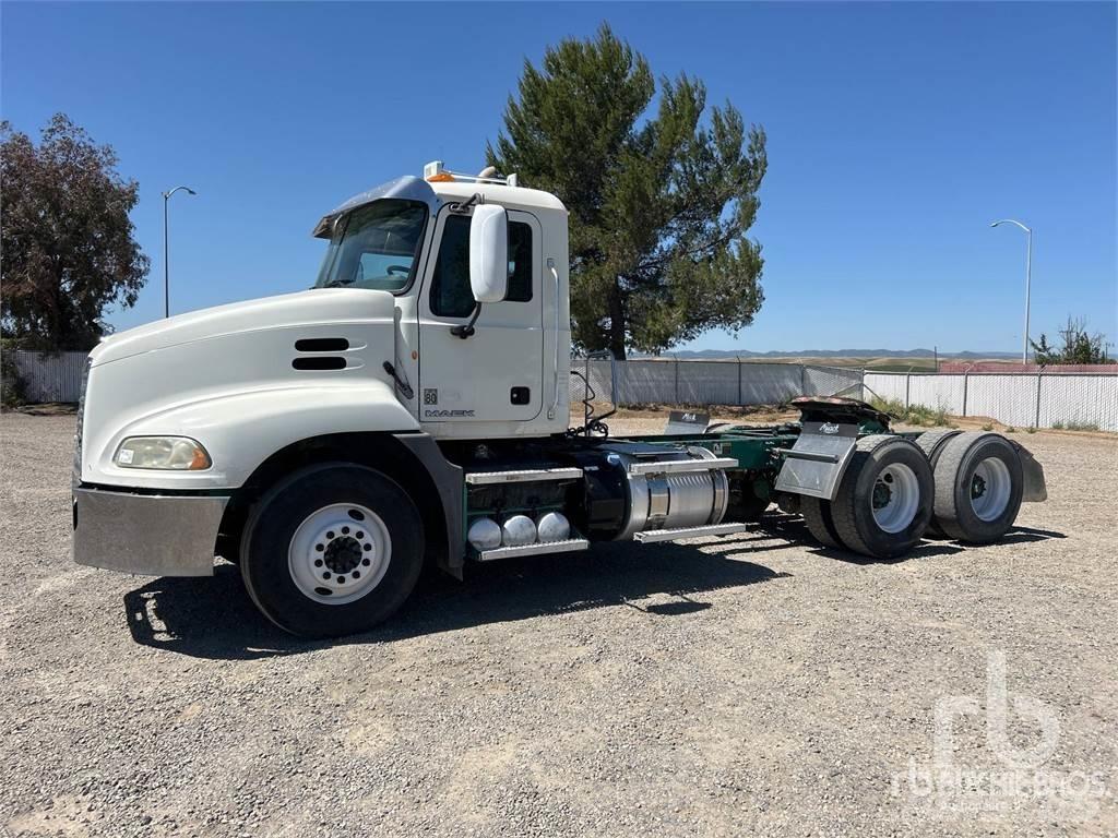 Mack CXU613 Vetopöytäautot
