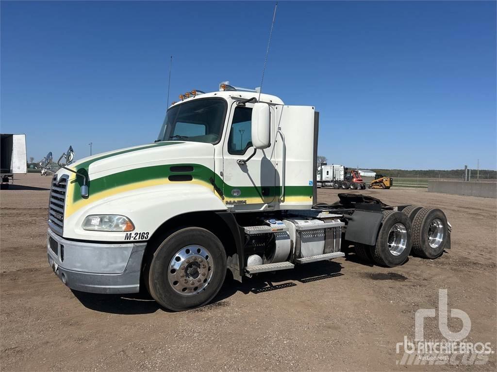 Mack CXU613 Vetopöytäautot