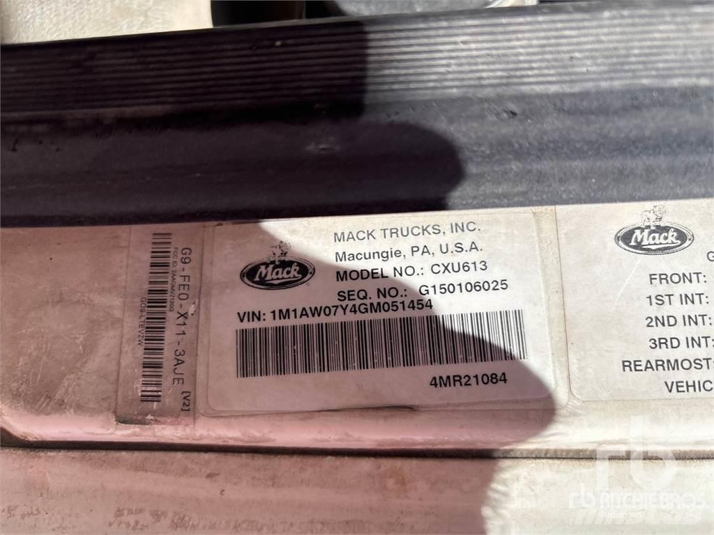 Mack CXU613 Vetopöytäautot