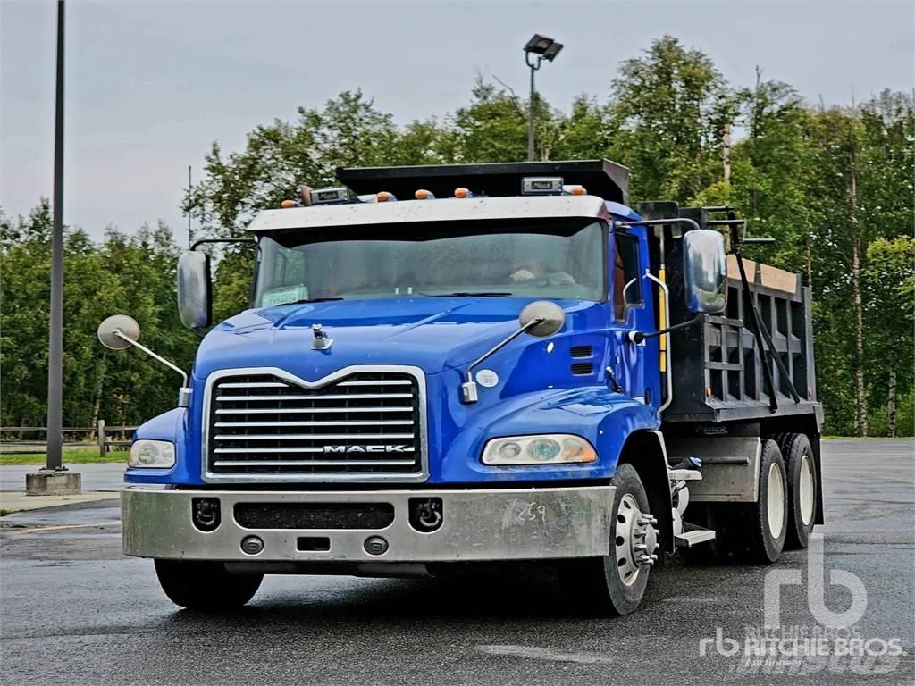 Mack CXU613T Sora- ja kippiautot