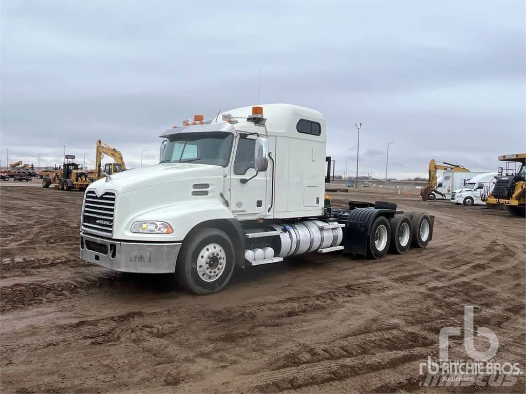Mack CXU614 Vetopöytäautot