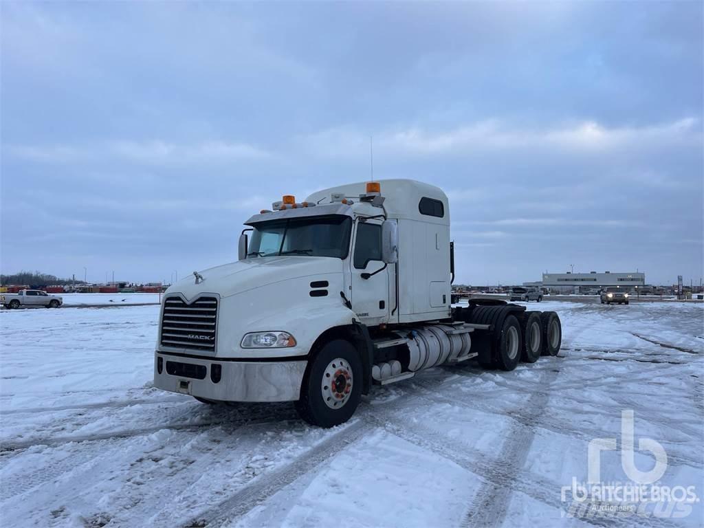 Mack CXU614 Vetopöytäautot