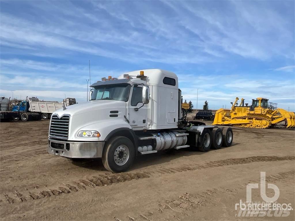 Mack CXU614 Vetopöytäautot