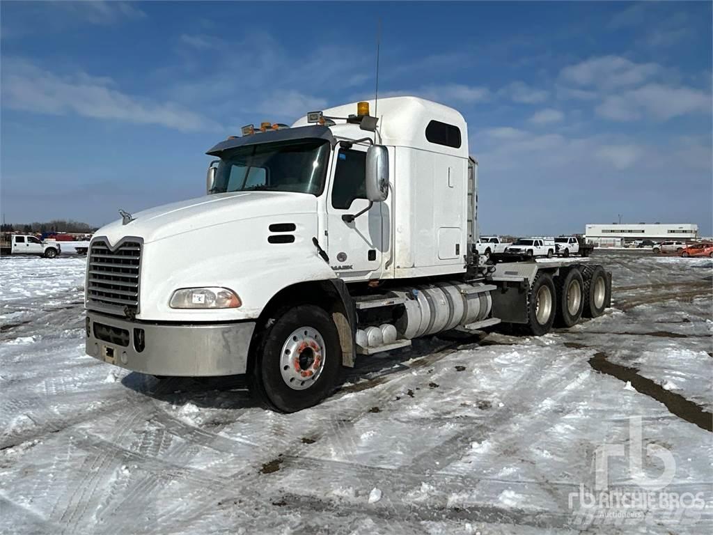Mack CXU614 Vetopöytäautot