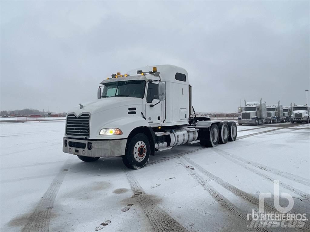 Mack CXU614 Vetopöytäautot