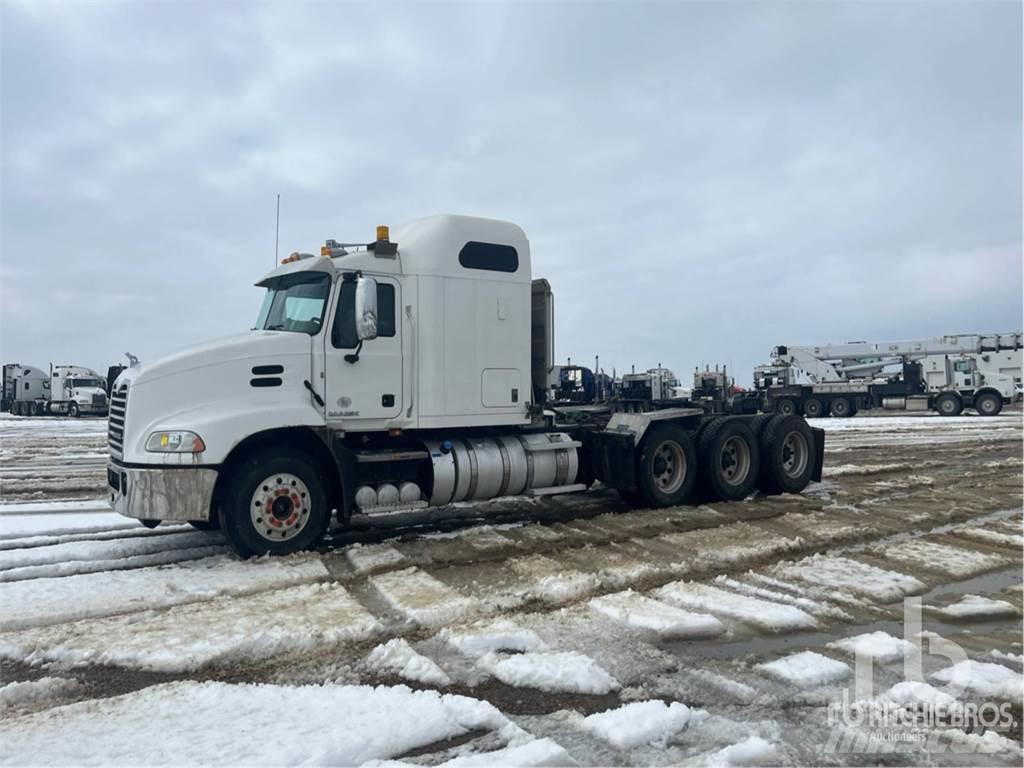 Mack CXU614 Vetopöytäautot