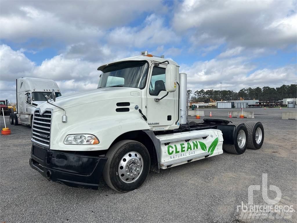 Mack CXU633T Vetopöytäautot