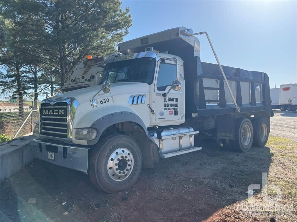 Mack GR64F Sora- ja kippiautot