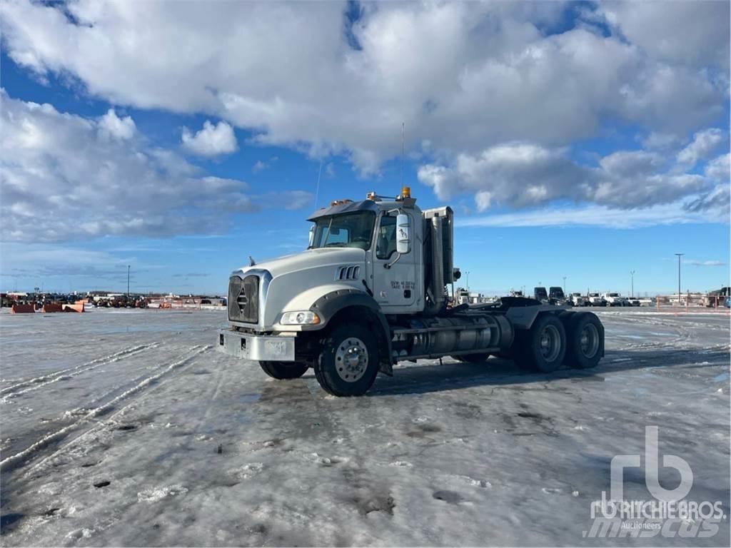 Mack GRANITE Vetopöytäautot