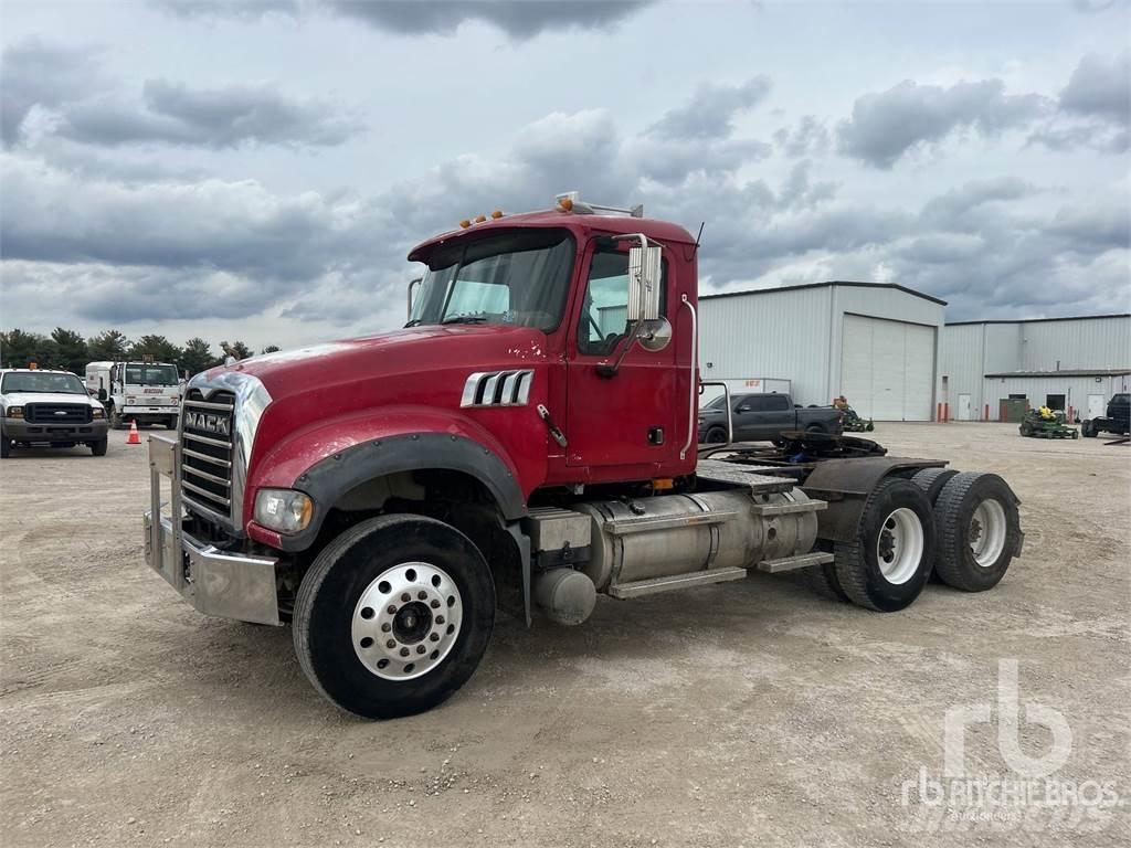 Mack GU713 Vetopöytäautot