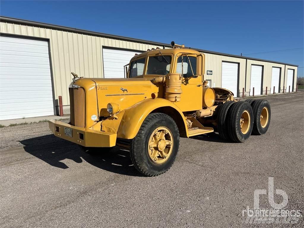 Mack LHSW Vetopöytäautot