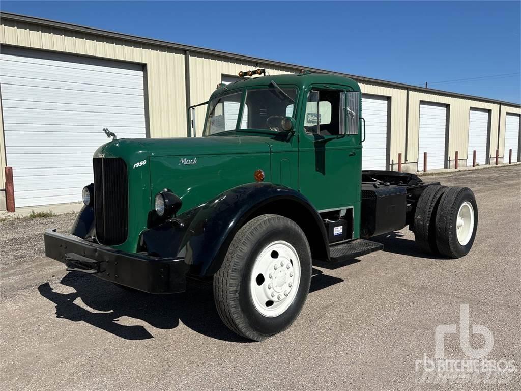 Mack LJ-T Vetopöytäautot