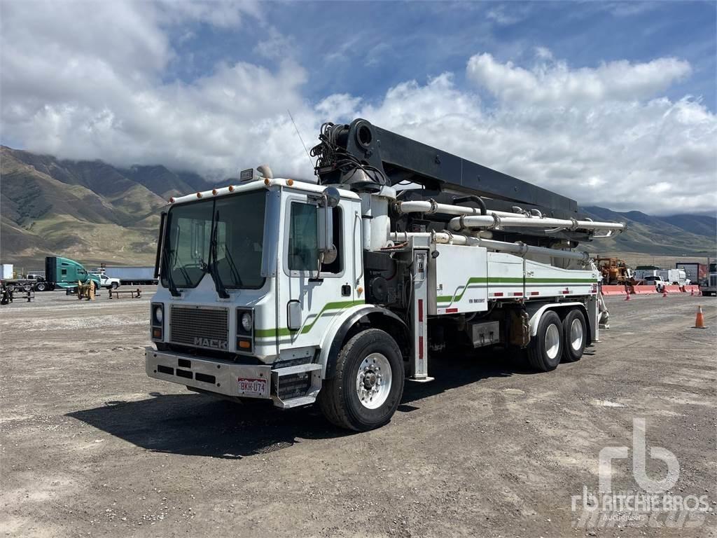 Mack MR688S Betonikuorma-autot