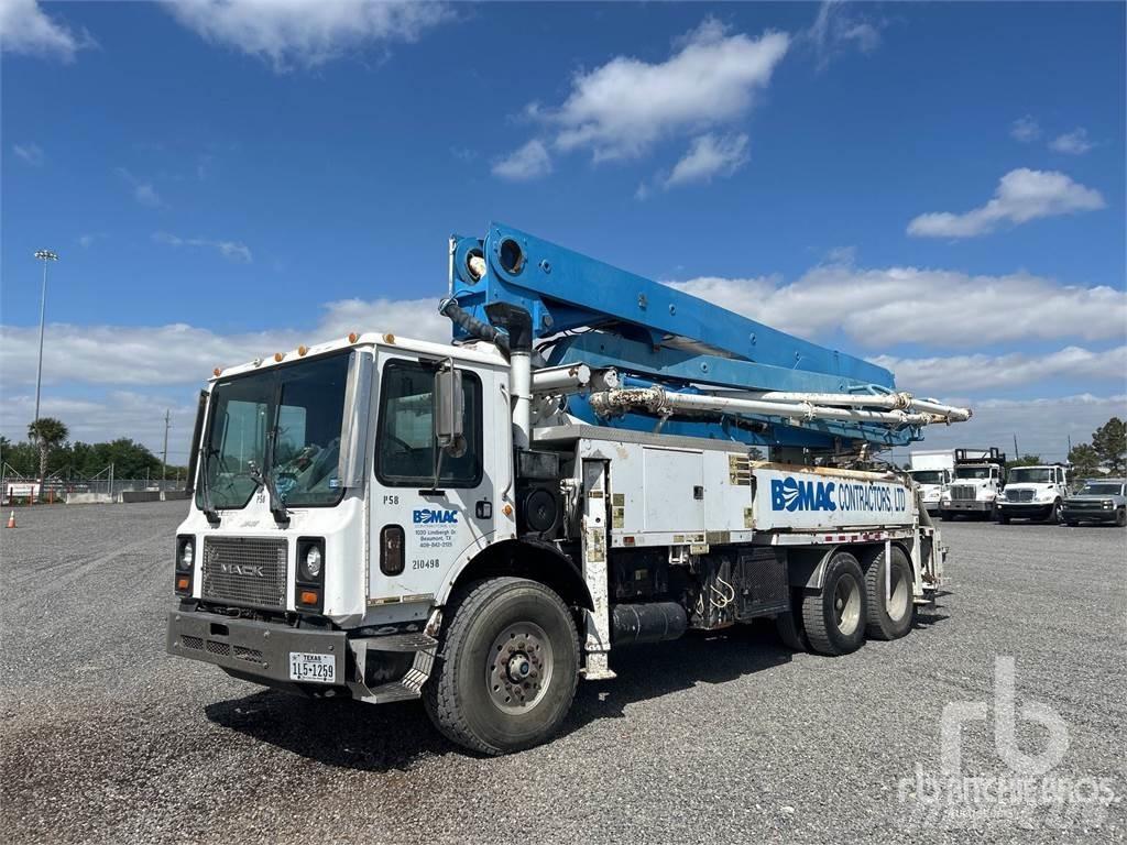 Mack MR688S Betonikuorma-autot