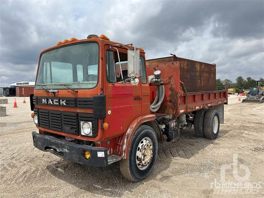Mack MS200 Vesisäiliöautot