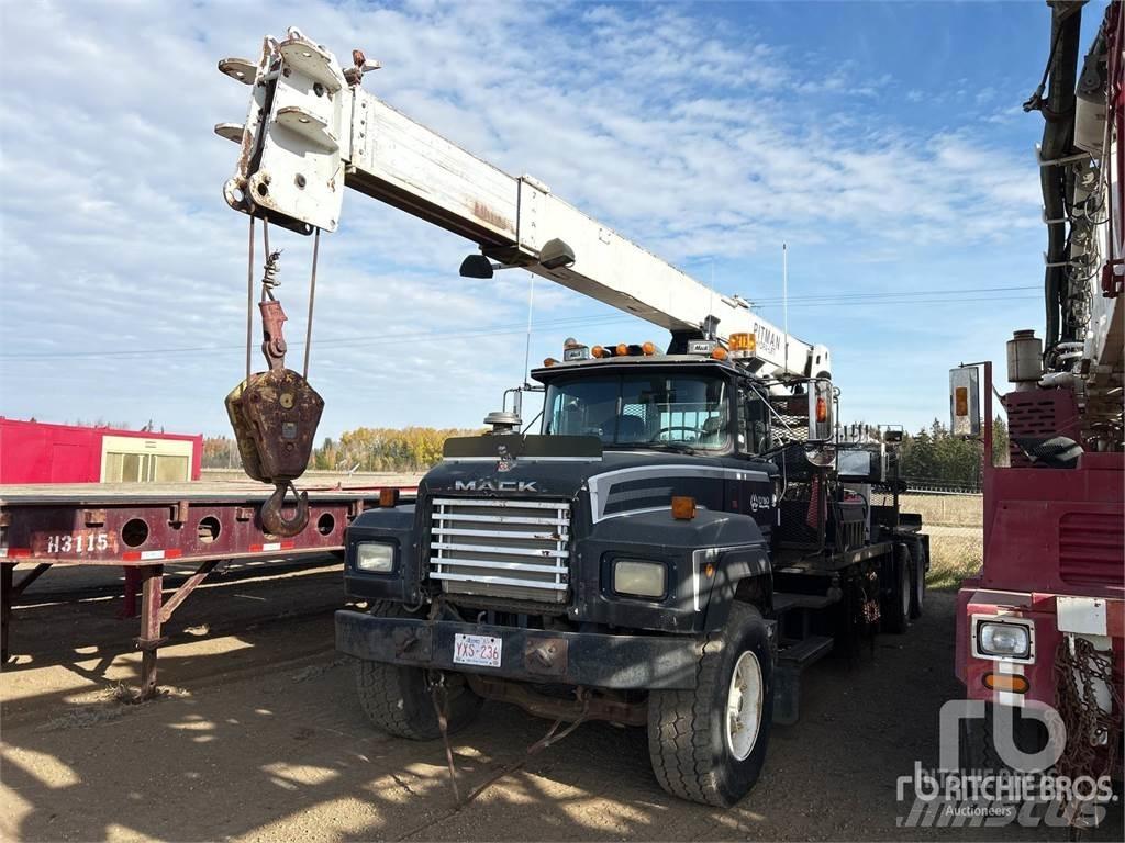 Mack RD688S Nosturiautot