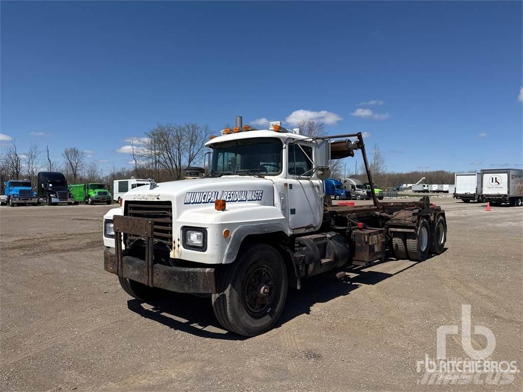 Mack RD688S Vaihtolava-autot
