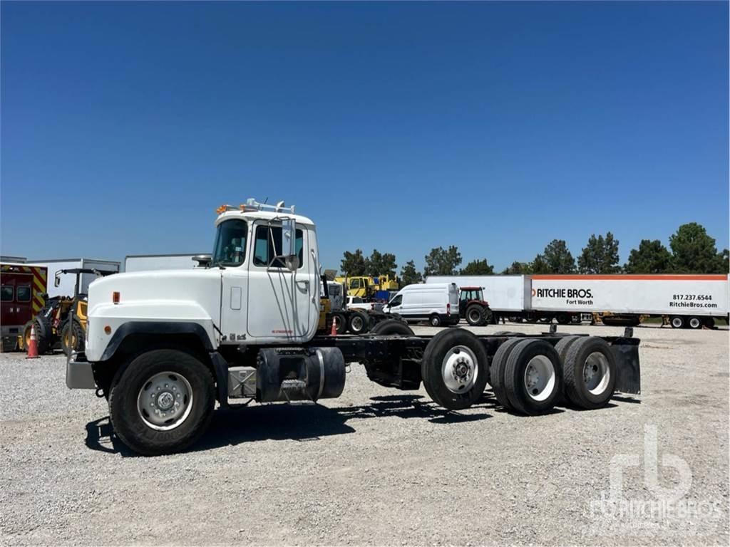 Mack RD688S Kuorma-autoalustat