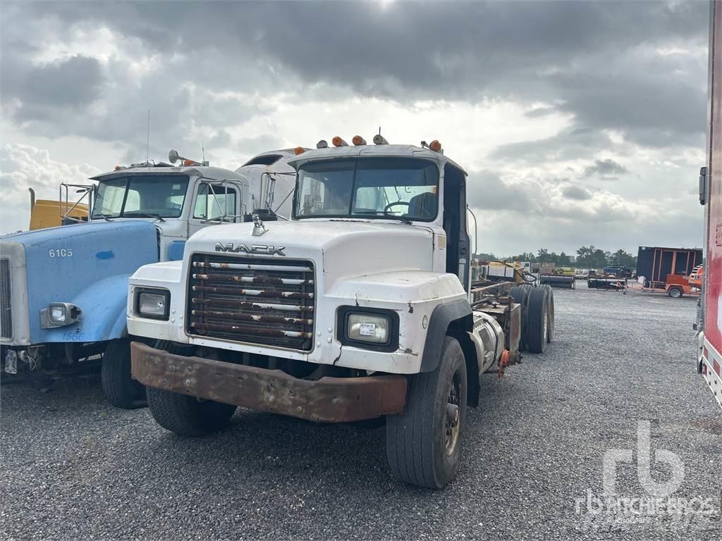 Mack RD688S Kuorma-autoalustat