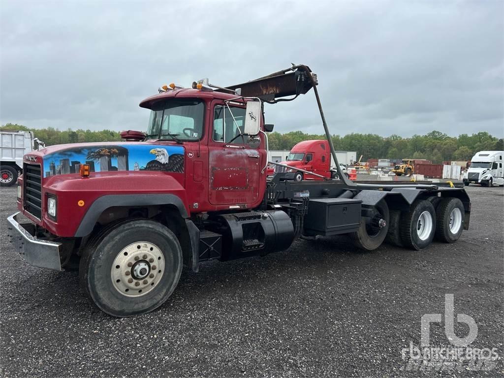 Mack RD688S Vaihtolava-autot