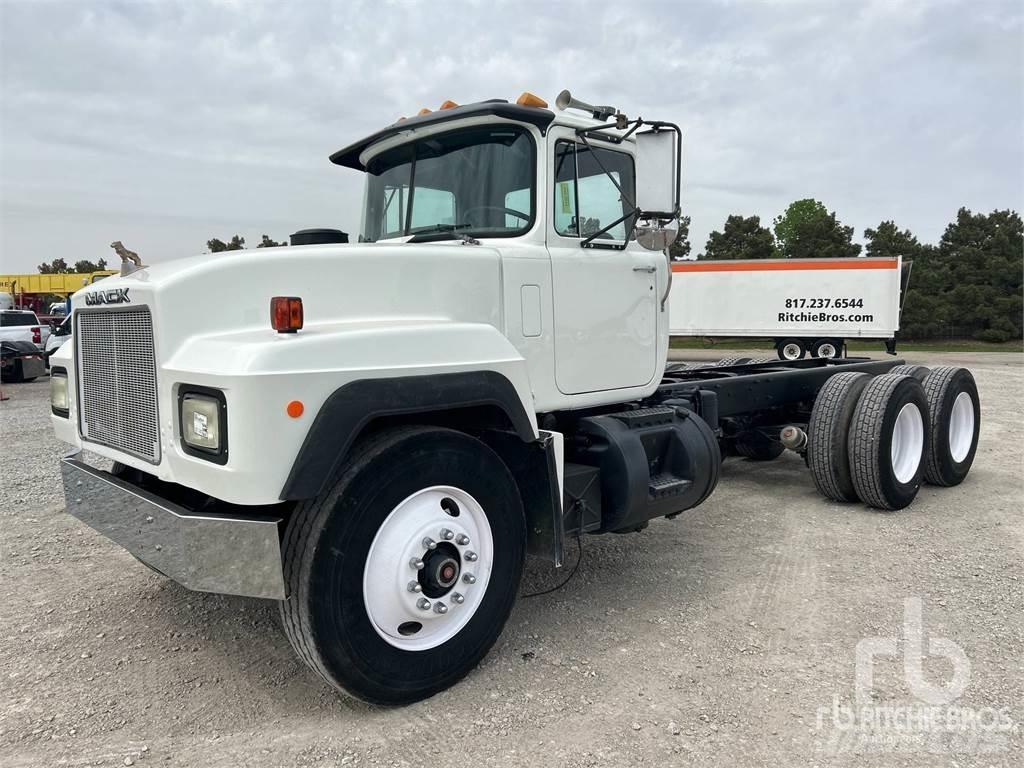 Mack RD690S Kuorma-autoalustat