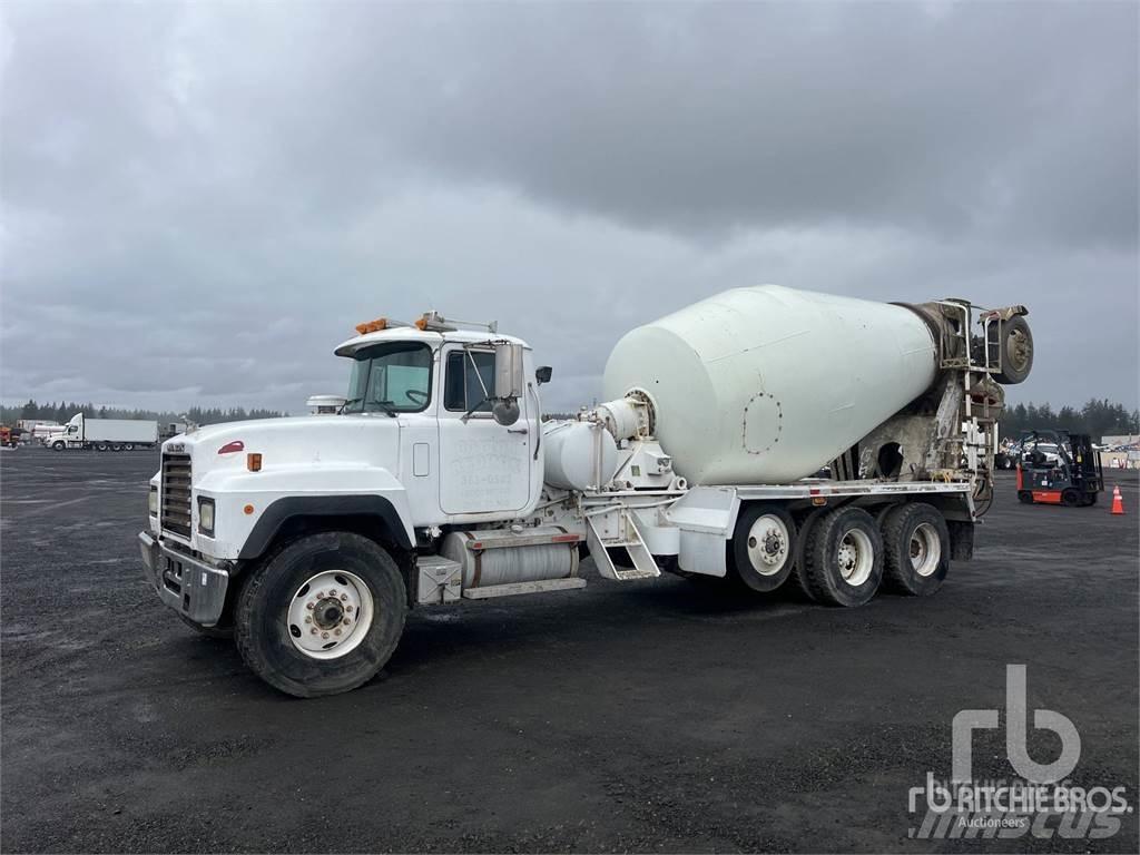 Mack RD690S Betonikuorma-autot