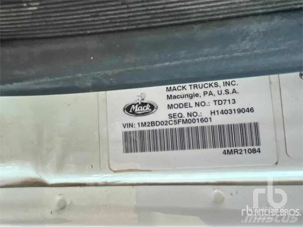 Mack TD713 Vetopöytäautot