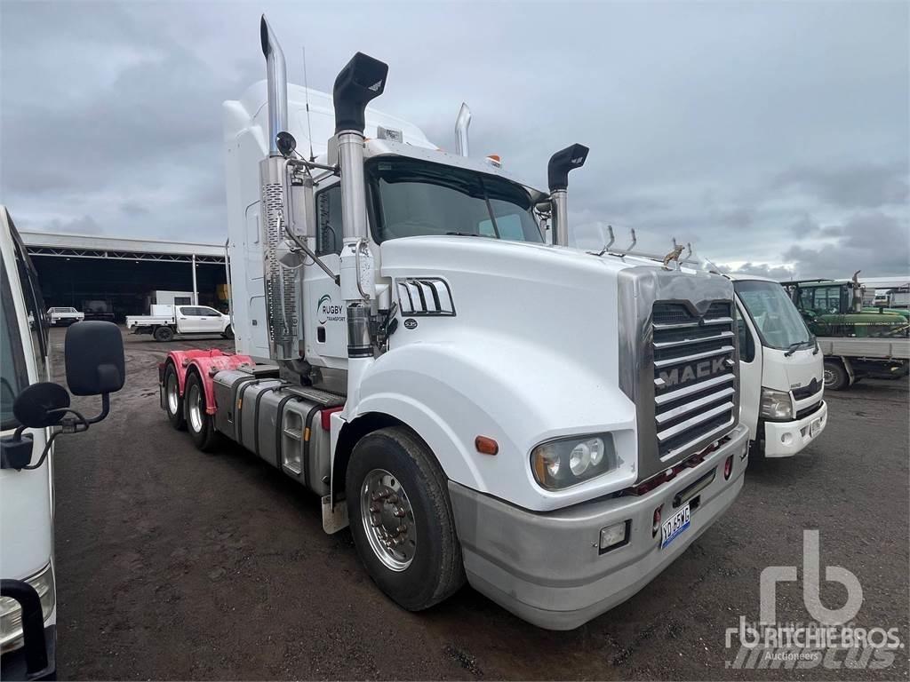 Mack TRIDENT Vetopöytäautot