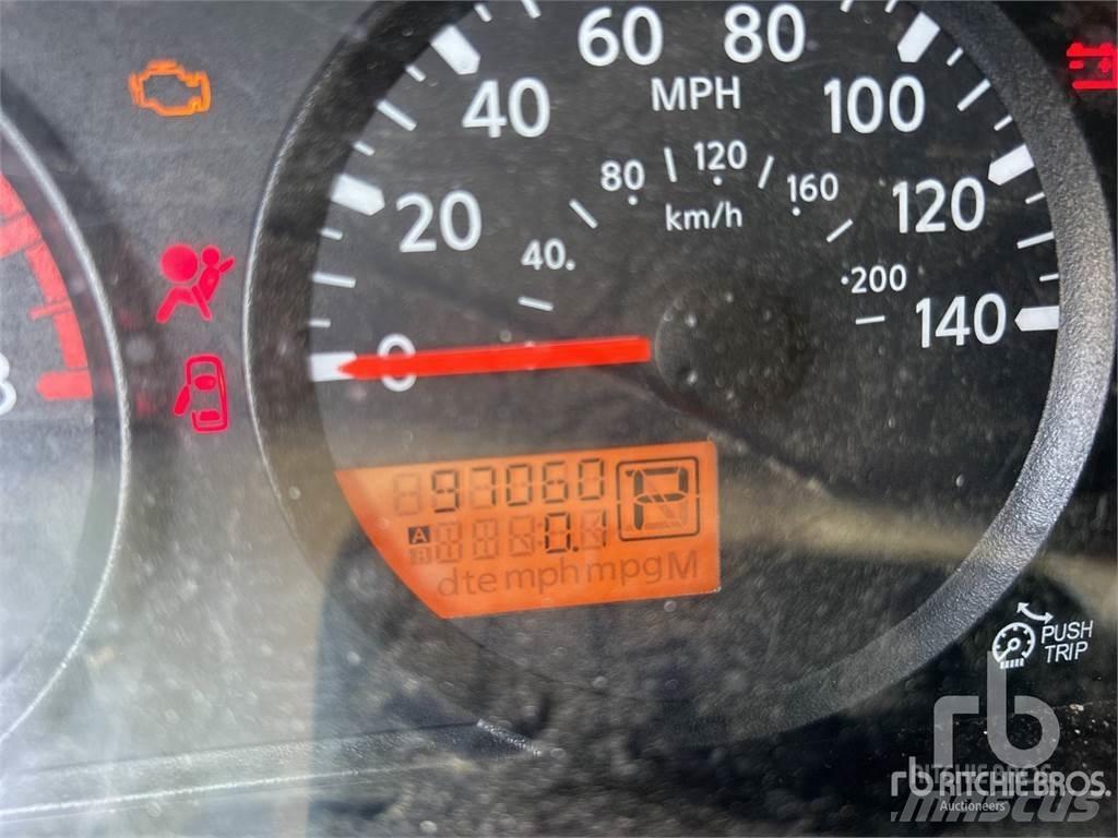 Nissan FRONTIER Lava-autot