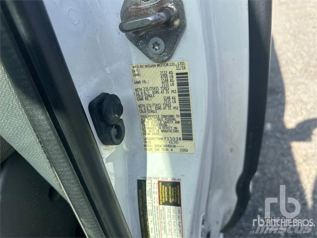 Nissan FRONTIER Lava-autot