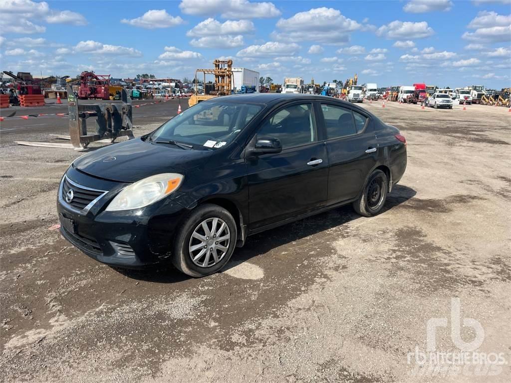 Nissan VERSA Henkilöautot