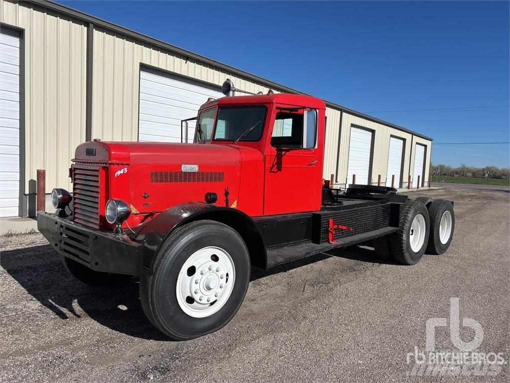 Peterbilt 354DT Vetopöytäautot