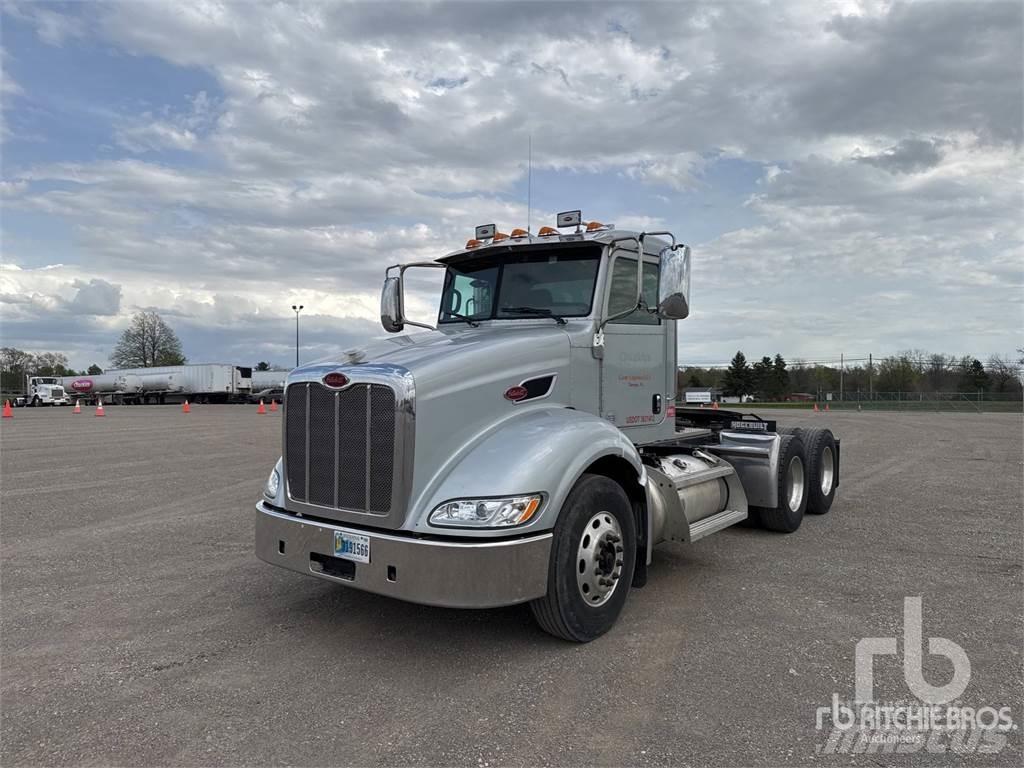 Peterbilt 384 Vetopöytäautot