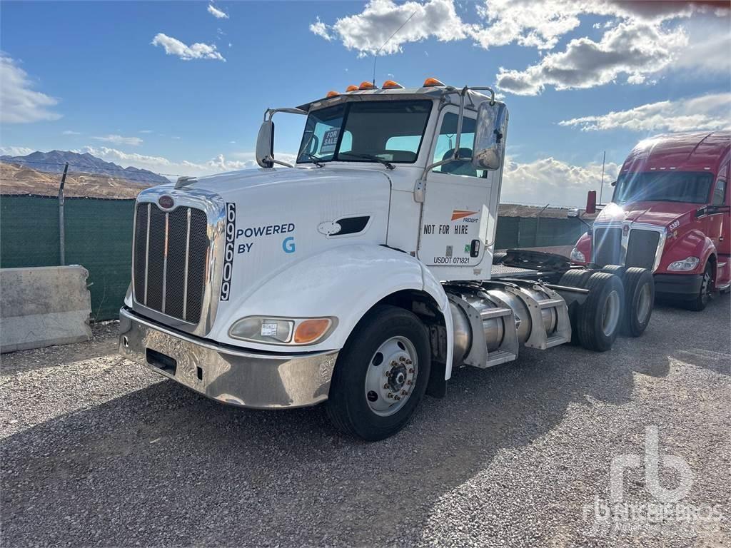 Peterbilt 384 Vetopöytäautot