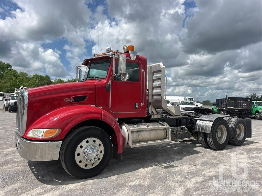Peterbilt 384 Vetopöytäautot