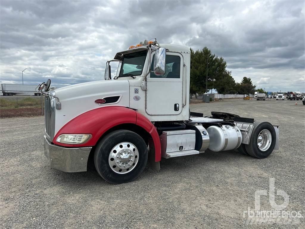 Peterbilt 384 Vetopöytäautot