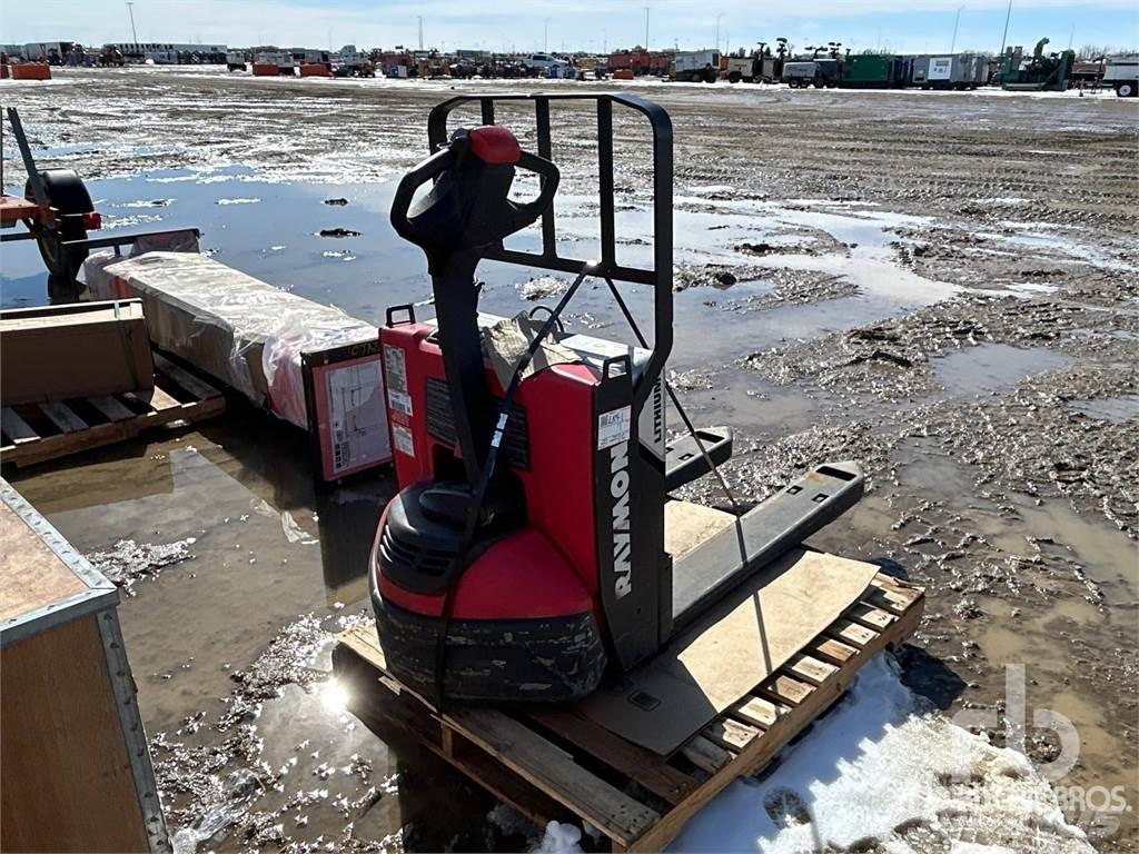 Raymond 8250 Kuormalavahyllyt