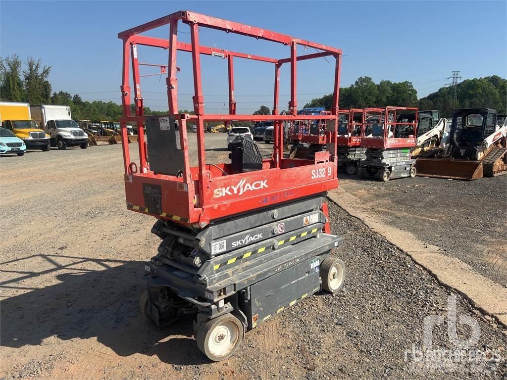 SkyJack SJ3219 Saksilavat