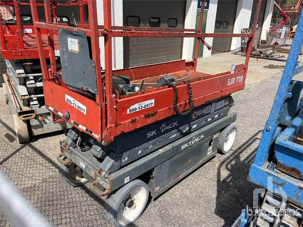 SkyJack SJ3220 Saksilavat