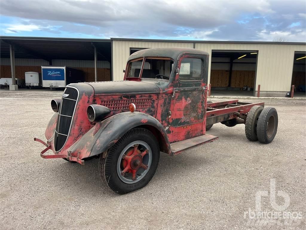  STUDEBAKER 4x2 Säiliöautot