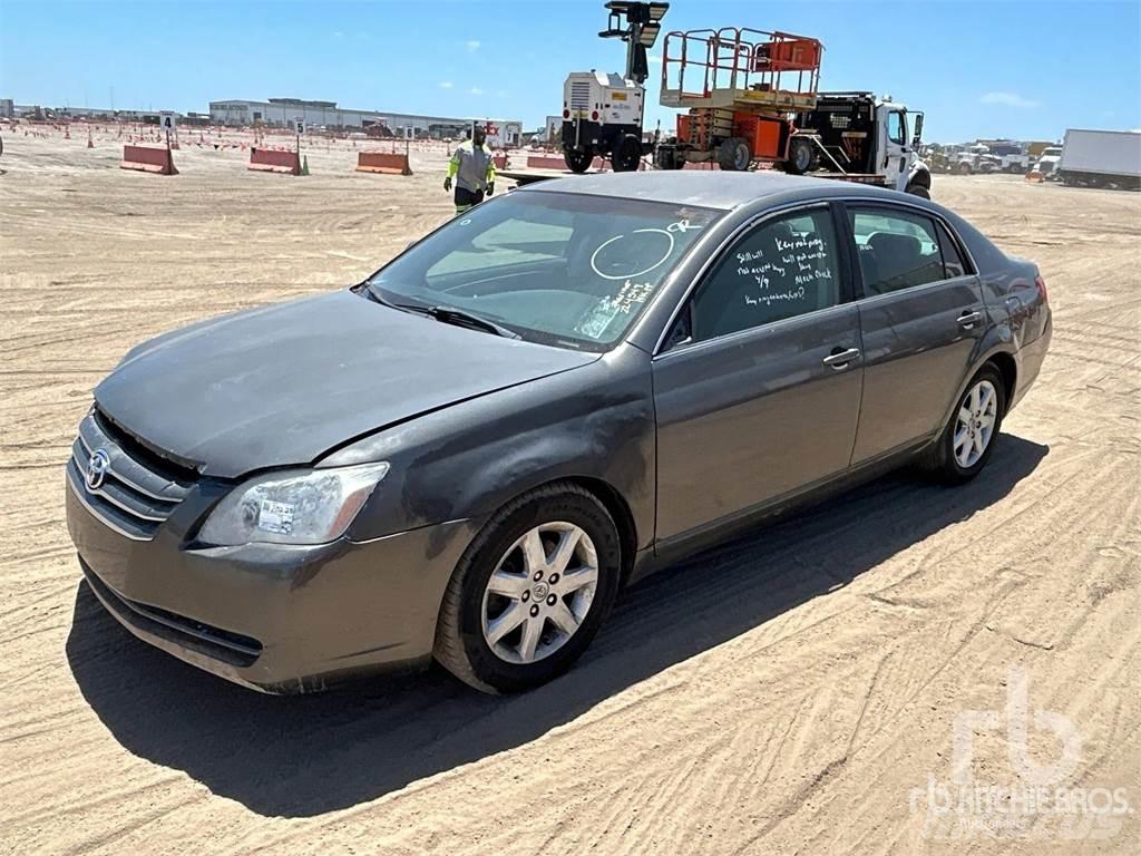 Toyota AVALON Henkilöautot