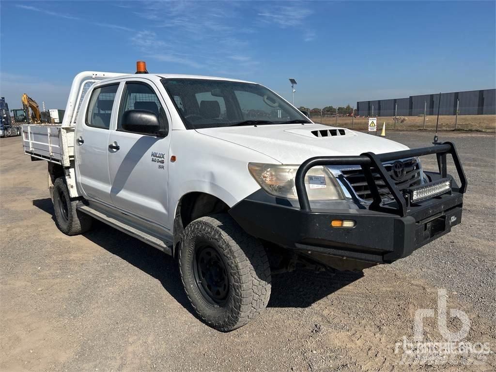 Toyota HILUX Lava-autot