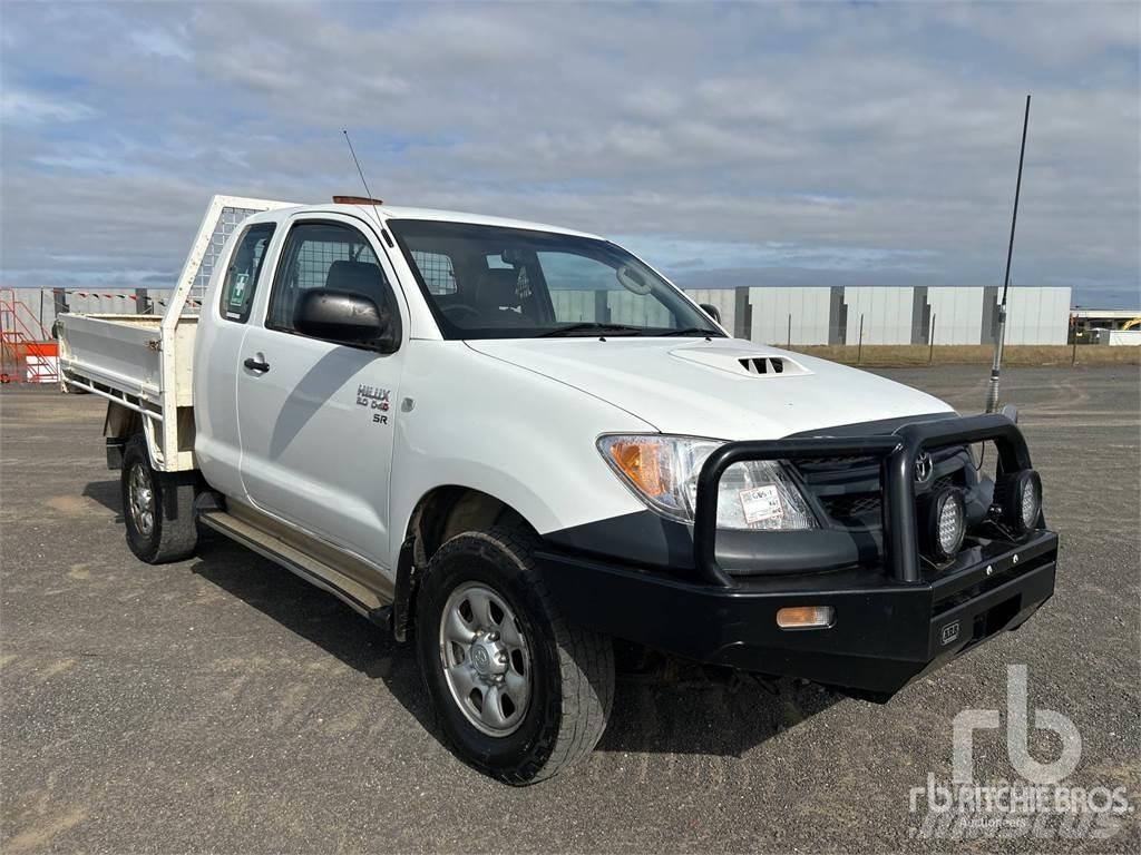 Toyota HILUX Lava-autot