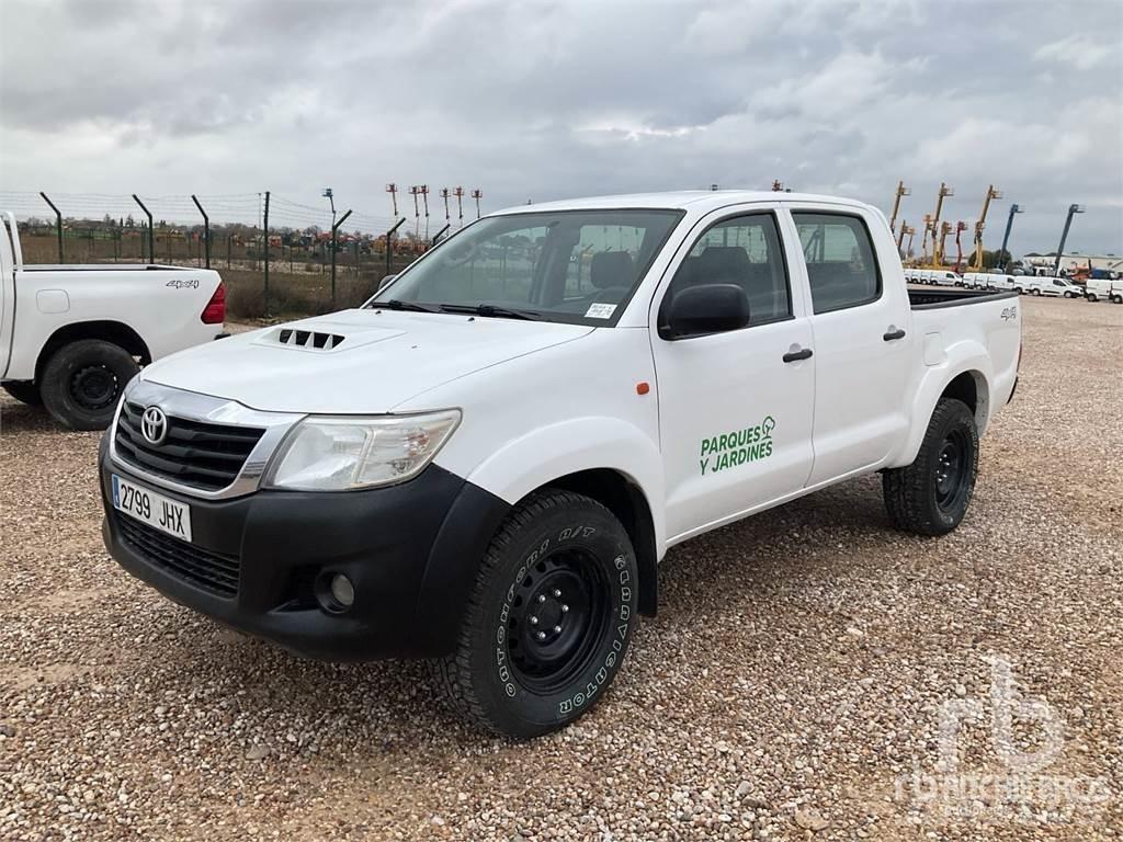 Toyota HILUX Lava-autot