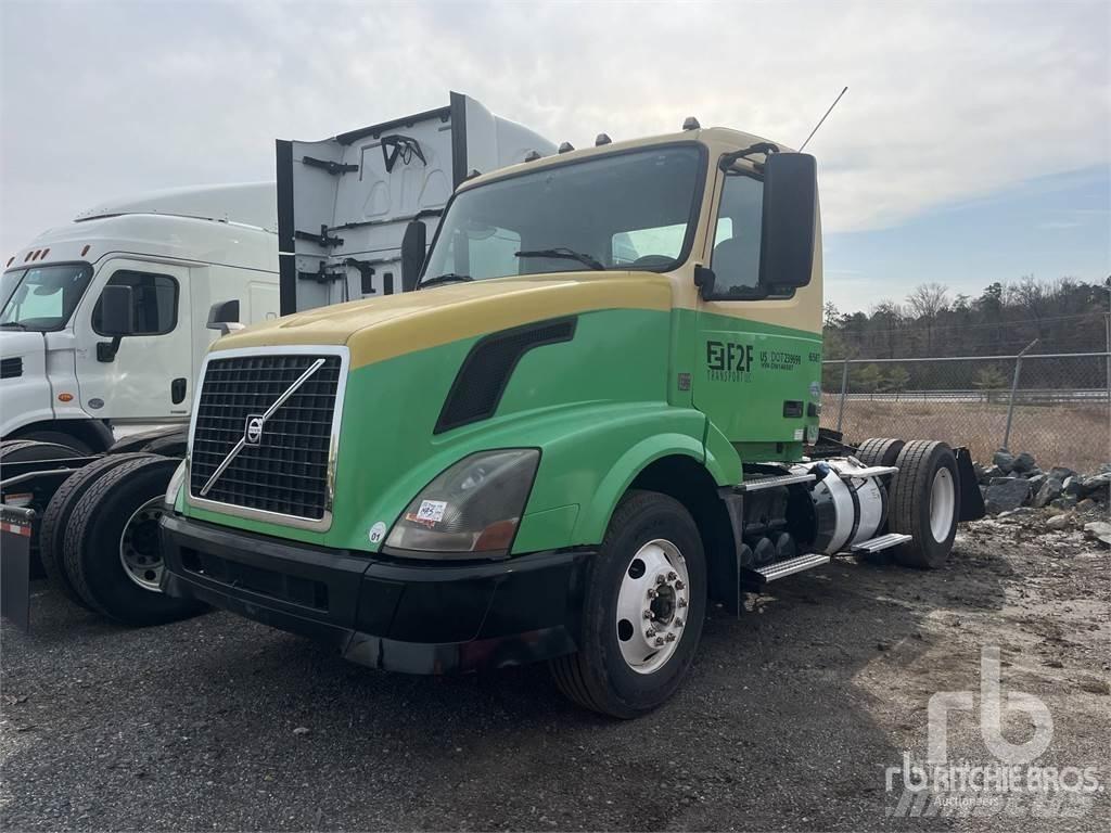 Volvo VNL Vetopöytäautot