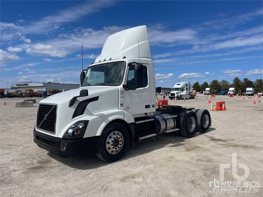 Volvo VNL Vetopöytäautot