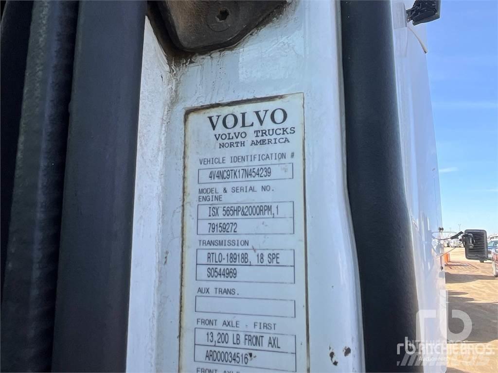 Volvo VNL Vetopöytäautot