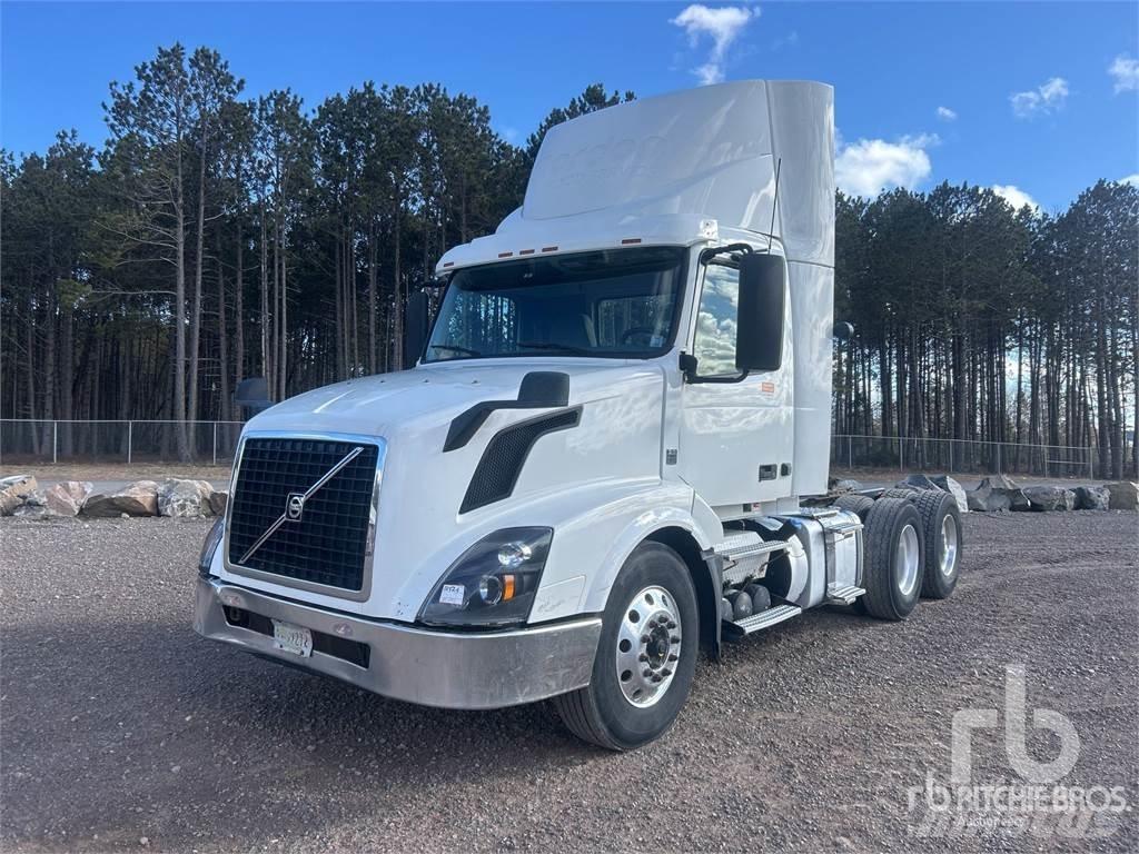 Volvo VNL Vetopöytäautot
