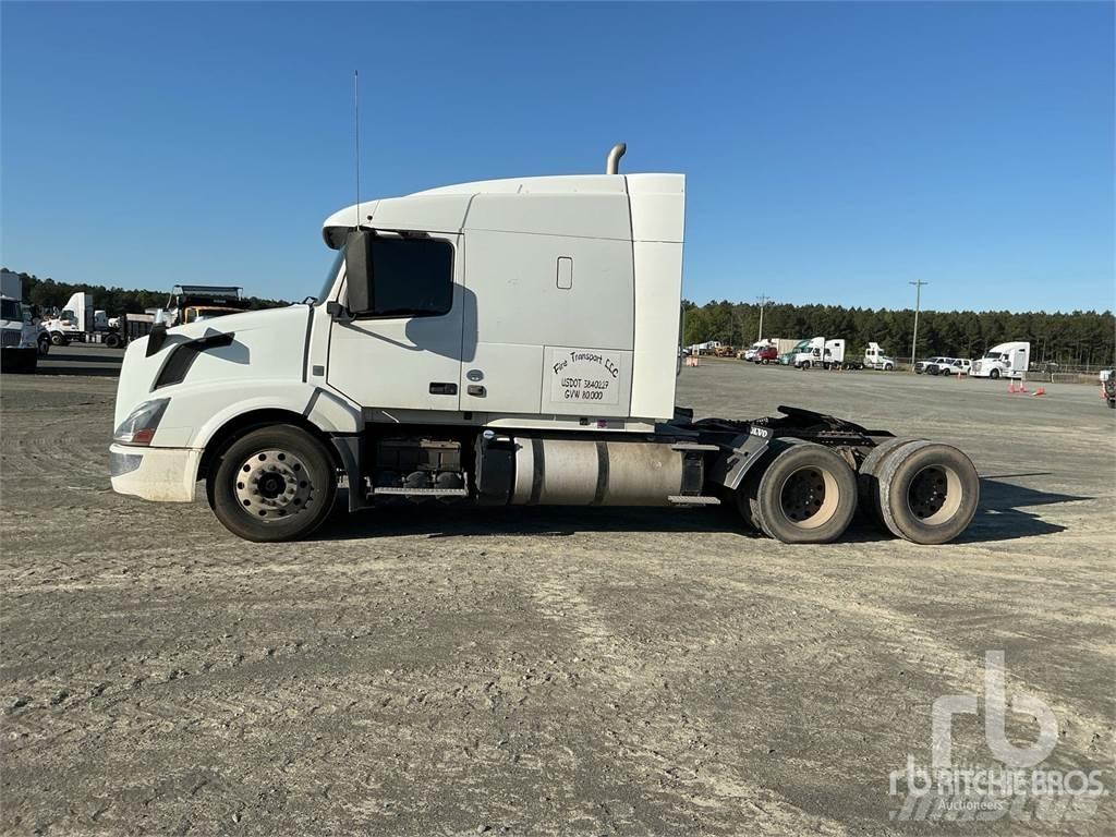 Volvo VNL Vetopöytäautot